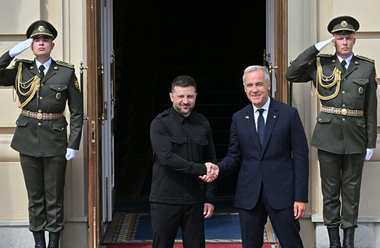 Канада розглядає відправку військ в Україну