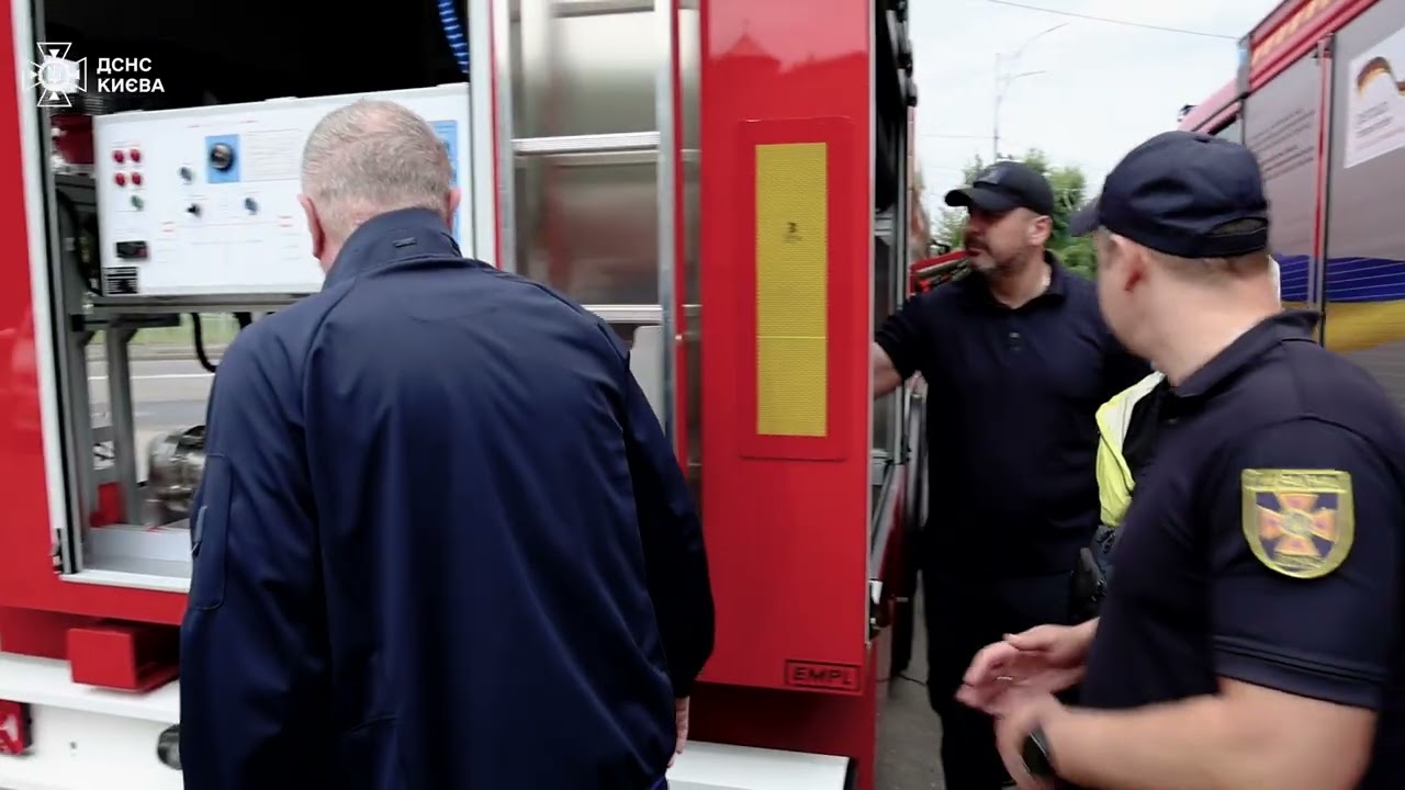 Німецьке товариство GIZ передало автоцистерну українським рятувальникам