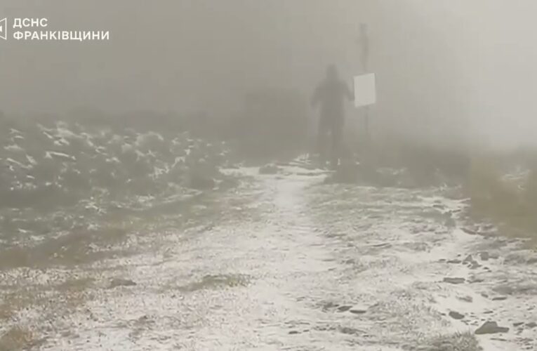 ❄️ У День Незалежності — Карпати вирішили зробити сюрприз і “посипали” снігом!