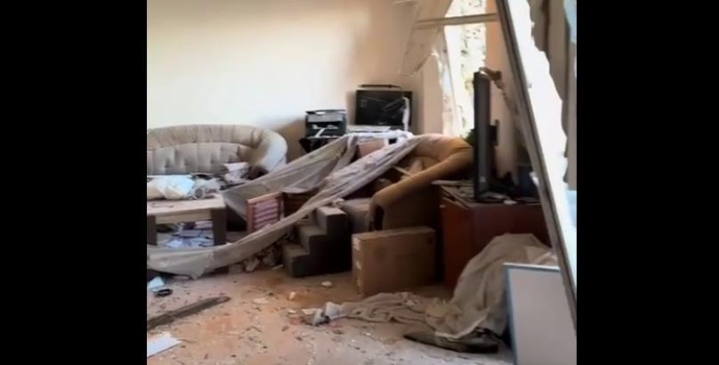 Новини Києва - Момент прильоту по оселі у Києві потрапив на відео