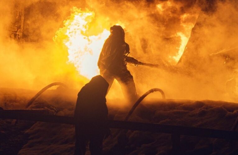 МВА: У Сумах було десятки влучань, горять будинки