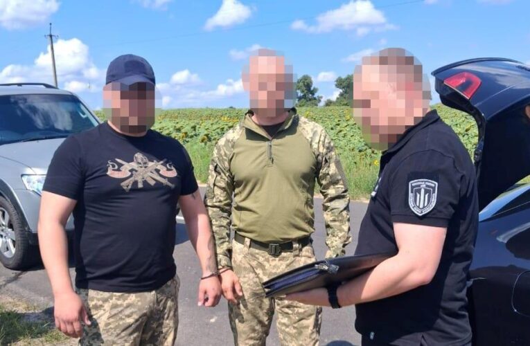 На Чернігівщині військовий за хабар намагався вивести курсанта з частини