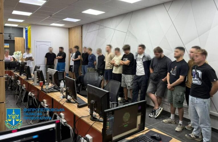На Дніпропетровщині викрили 31 шахрайський кол-центр