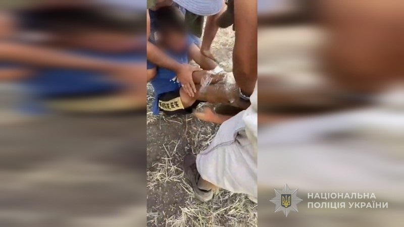 Новини України - На Одещині група людей зв'язала і катувала підлітка