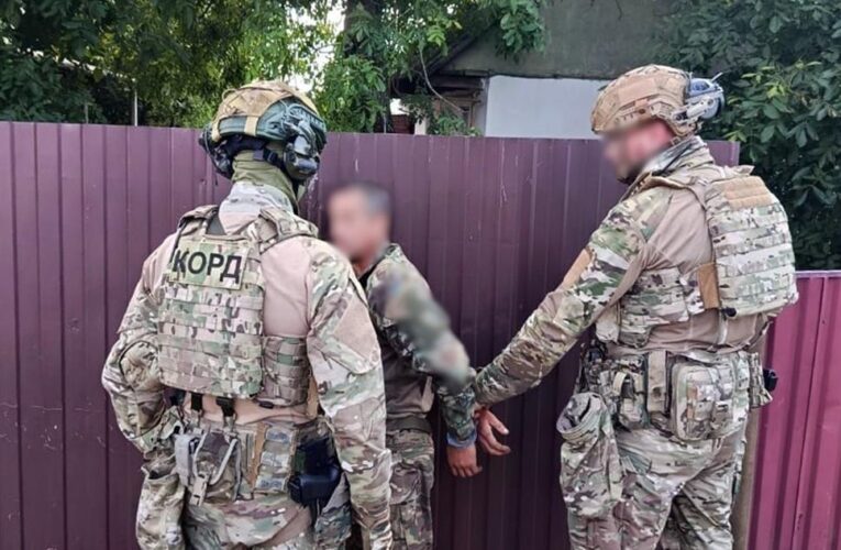 На Житомирщині чоловік погрожував поліцейським гранатою