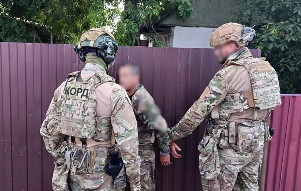 Новини України - На Житомирщині чоловік погрожував поліцейським гранатою