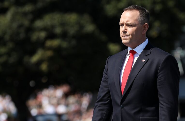 Навроцький заблокував виплати непрацюючим українцям у Польщі