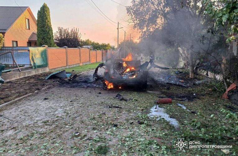 Обстріл Нікополя: росіяни атакували авто ДСНС