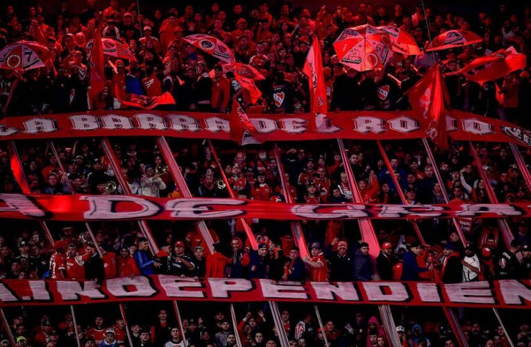 Під час матчу Копа Судамерикана фанати безчинствували до ножових поранень