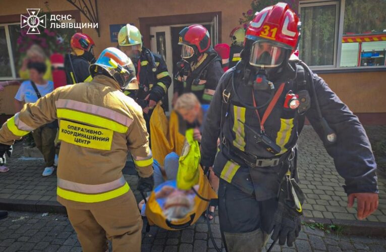 Під Львовом сталася пожежа в пансіонаті для літніх людей