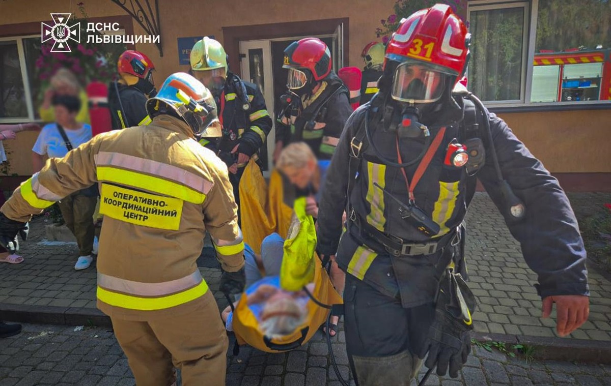 Новини України - Під Львовом сталася пожежа в пансіонаті для літніх людей