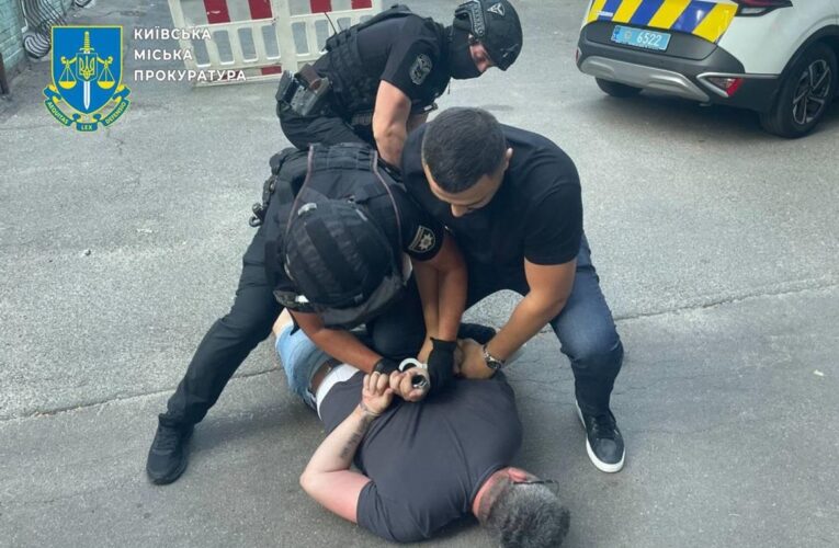 Подружжя киян за 5,6 млн обіцяли змінити статтю затриманому за наркотики