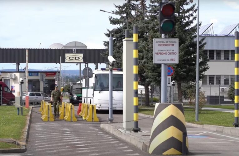 Польща видворила 15 “небезпечних” українців