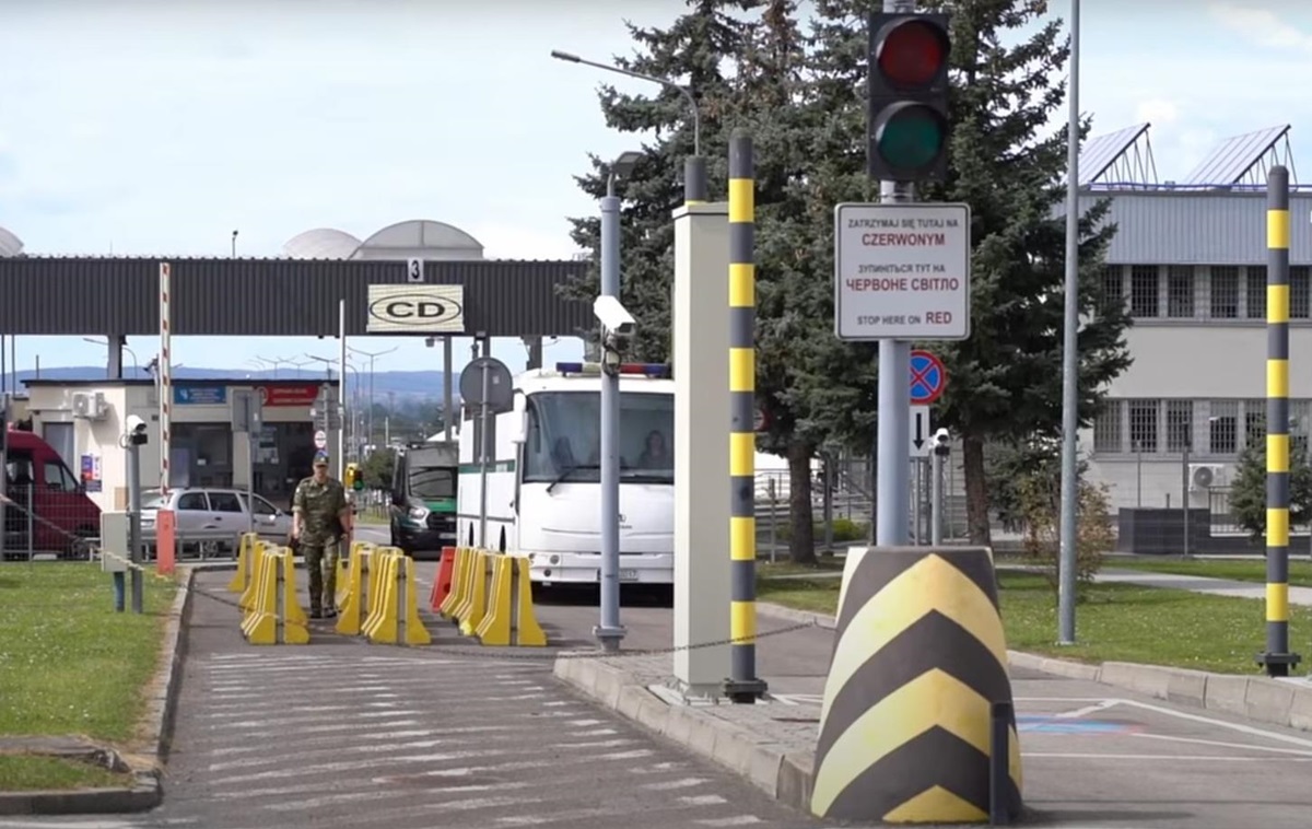 Новини світу - Польща видворила 15 "небезпечних" українців