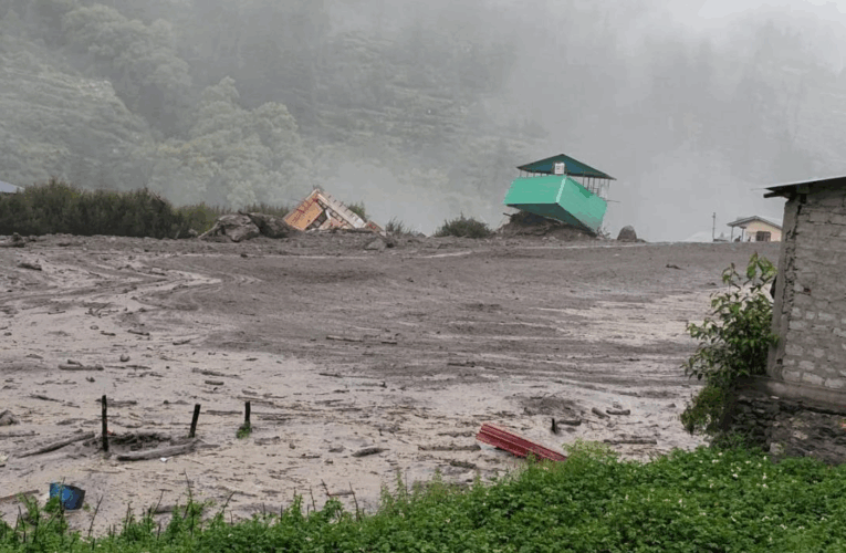 Потужна повінь змила село в Індії