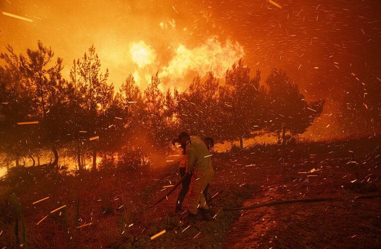 Пожежі у Туреччині зупинили рух протокою Дарданелли