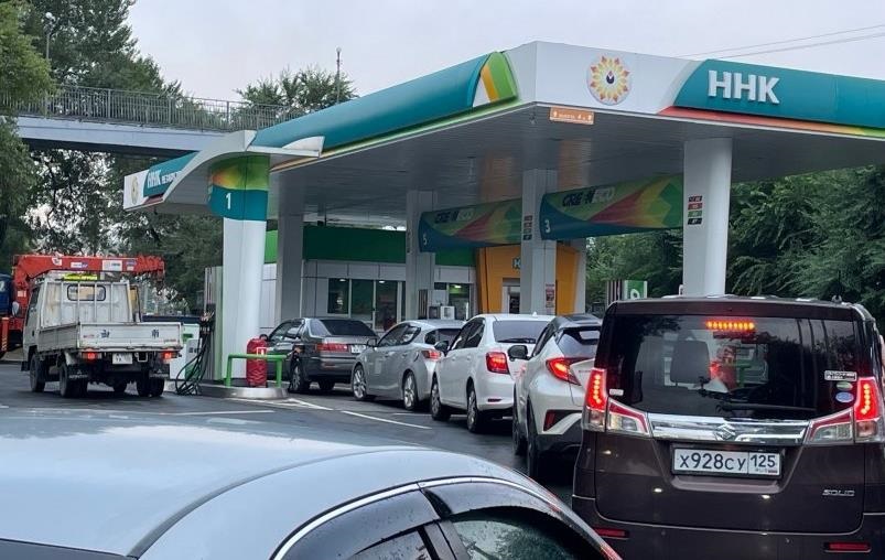 Новини світу - Продають за талонами: третій регіон РФ зіткнувся з нестачею бензину