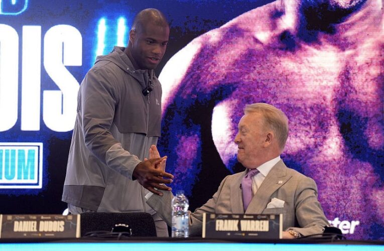 Промоутер Дюбуа в яскравих фарбах змалював наступний бій Дюбуа