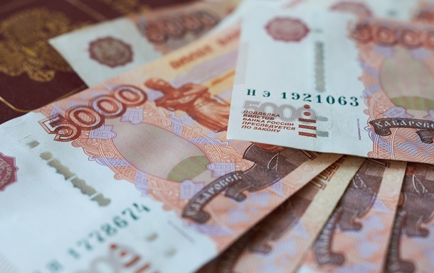 РФ уперше витратила на війну половину зібраних податків – ЗМІ