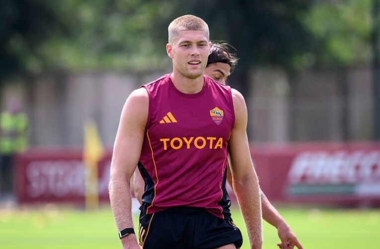 Рома намагалася підписати Довбика в обмін на гравця Мілана – ЗМІ