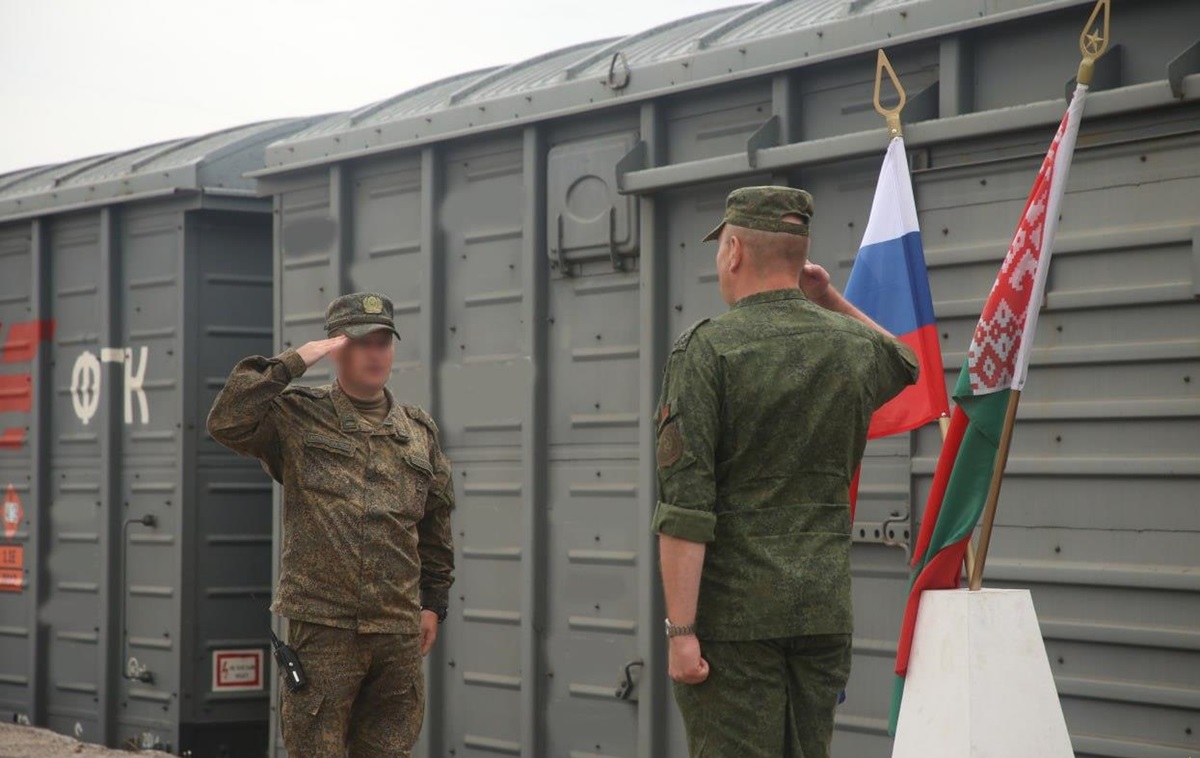 Новини світу - Росія почала перекидати війська до Білорусі