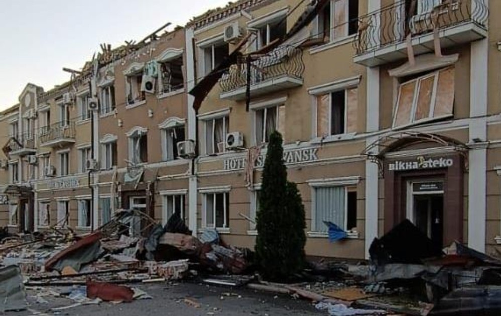 Новини України - Росіяни атакували центр Слов’янська: пошкоджена візитівка міста