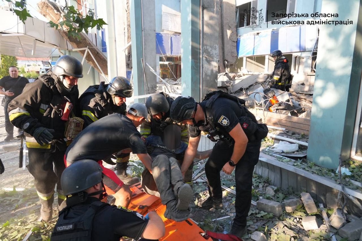 Новини України - Росіяни КАБом рознесли вокзал у Запоріжжі