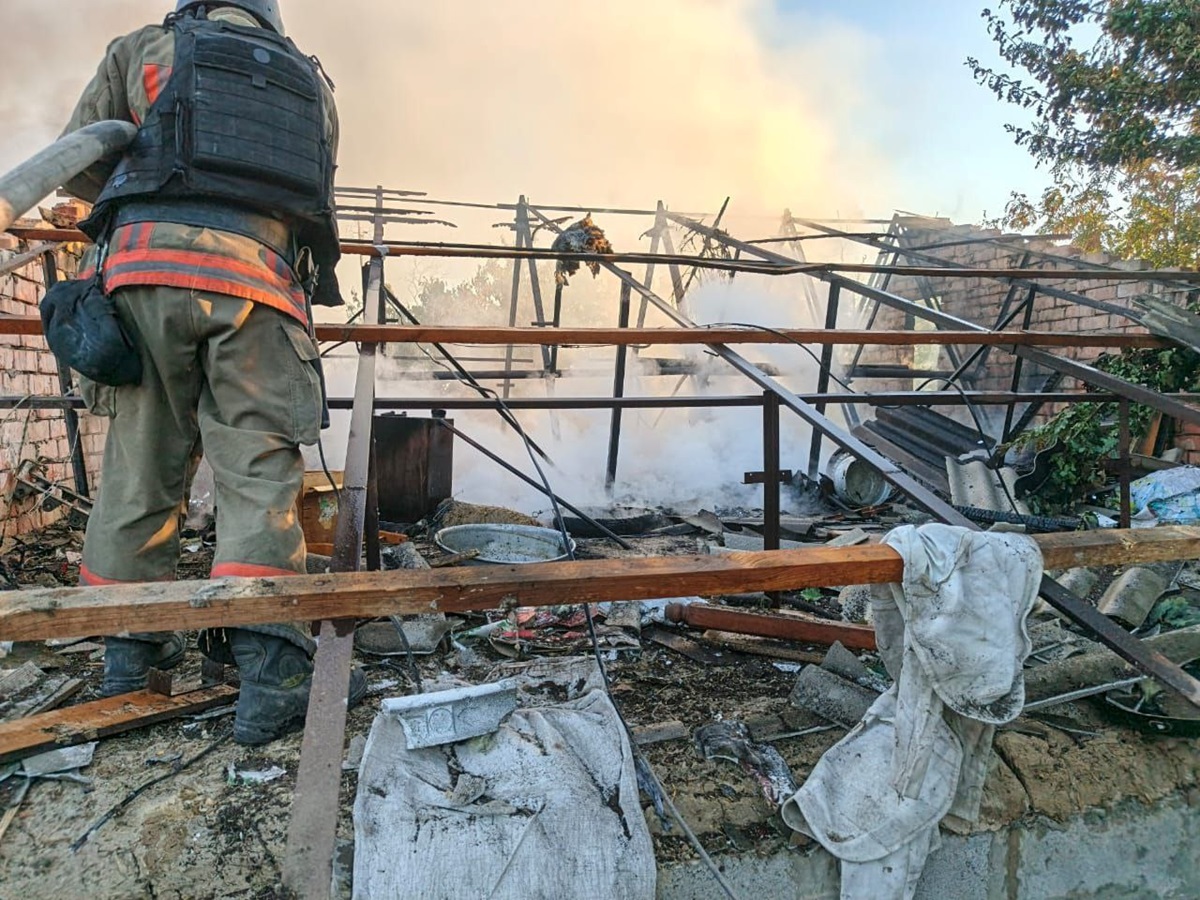 Новини України - Росіяни вдарили по Нікопольщині, загинула людина