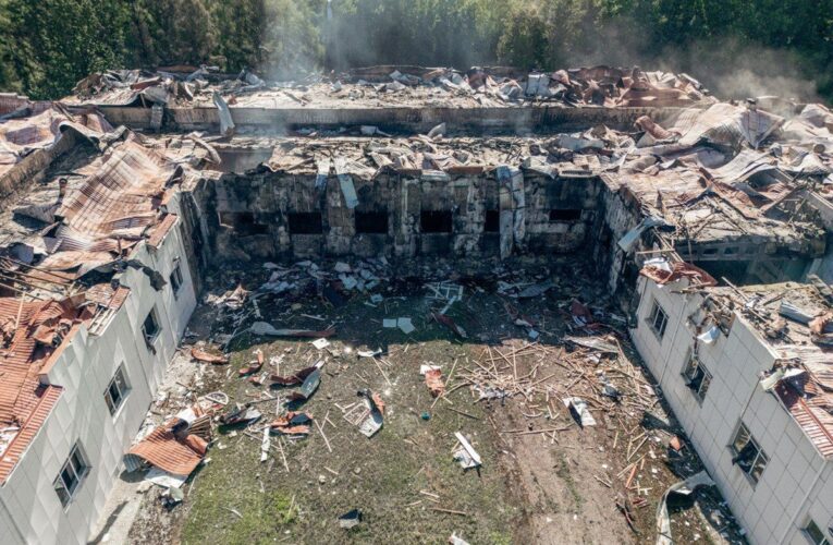 Росіяни вдарили по університету в Сумах