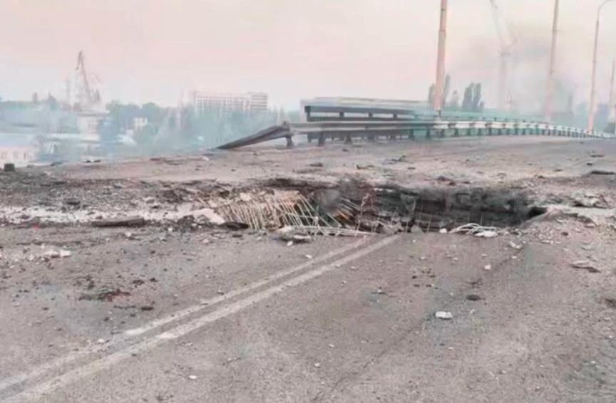Новини України - Росіяни знову вдарили КАБами по мосту в Херсоні