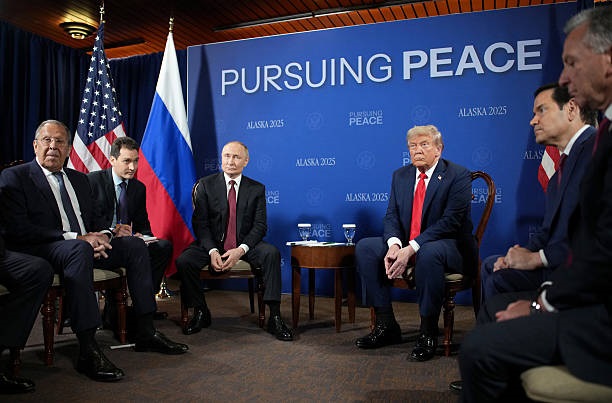 Новини світу - Саміт на Алясці йде у форматі "три на три" без ЗМІ