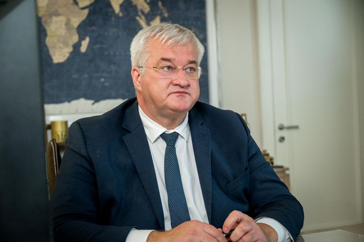 Новини світу - Сибіга порадив Угорщині скаржитися щодо нафти "своїм друзям у Москві"