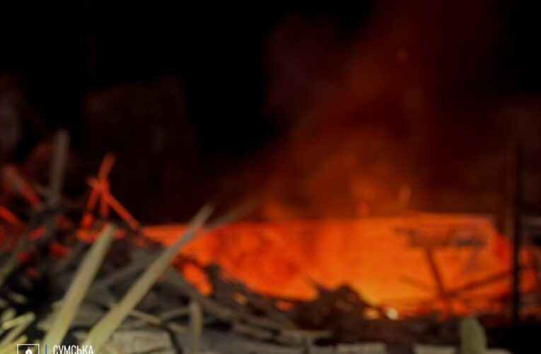 Суми майже добу під атакою РФ: вирують пожежі