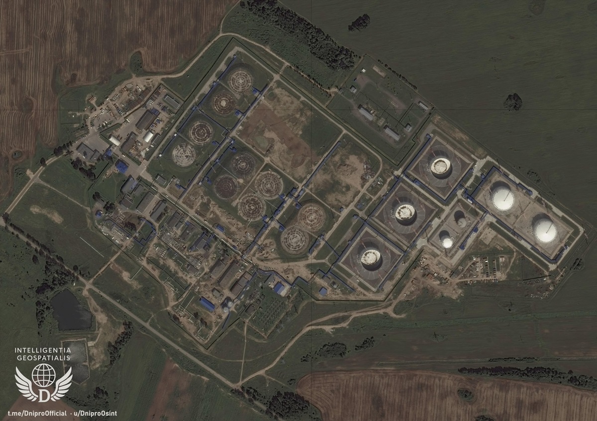 Новини України - Супутникові знімки показали масштаб пожежі на російському НПЗ