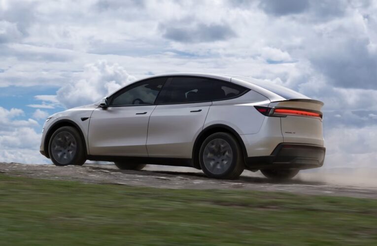 Tesla представила шестимісну версію Model Y у Китаї