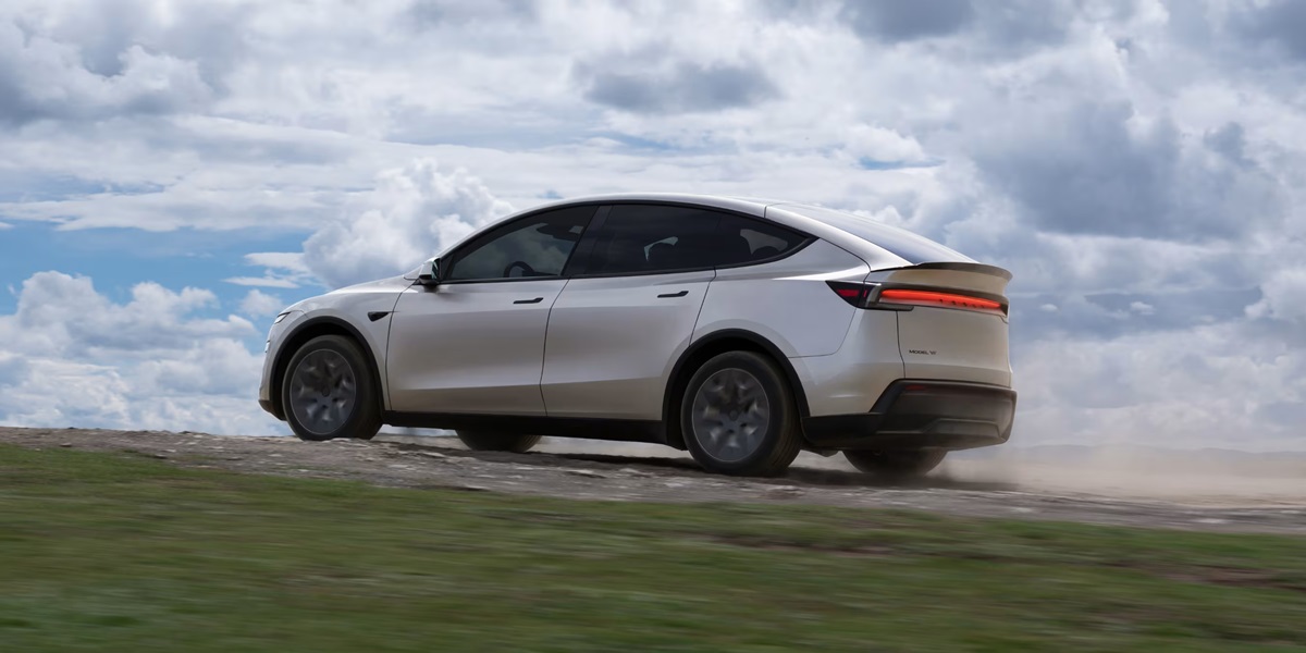 Авто новини - Tesla представила шестимісну версію Model Y у Китаї