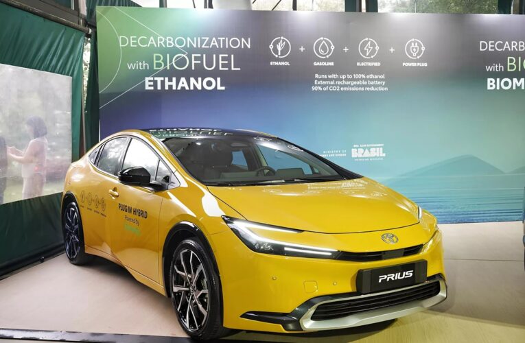 Toyota представила Prius, який працює на етанолі