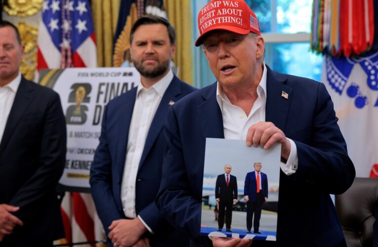 Трамп похвалився фото з Путіним