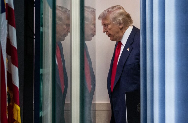 Трамп позбувся усіх експертів з Росії перед зустріччю з Путіним – ЗМІ