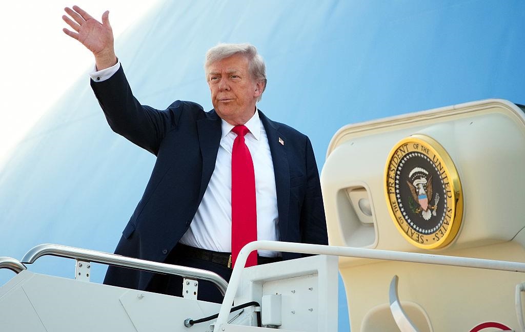 Новини світу - Трамп вилетів на Аляску на зустріч з Путіним