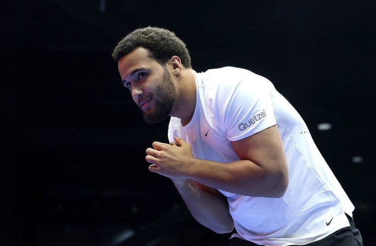 Тренер Ітауми оцінив шанси свого боксера у бою з Усиком