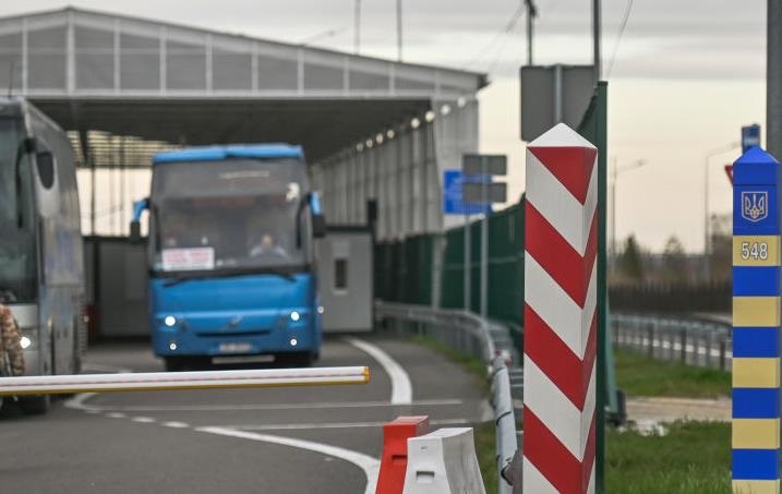 ЦПД спростував фейк щодо анкет “про Бандеру та Волинську трагедію” в Польщі