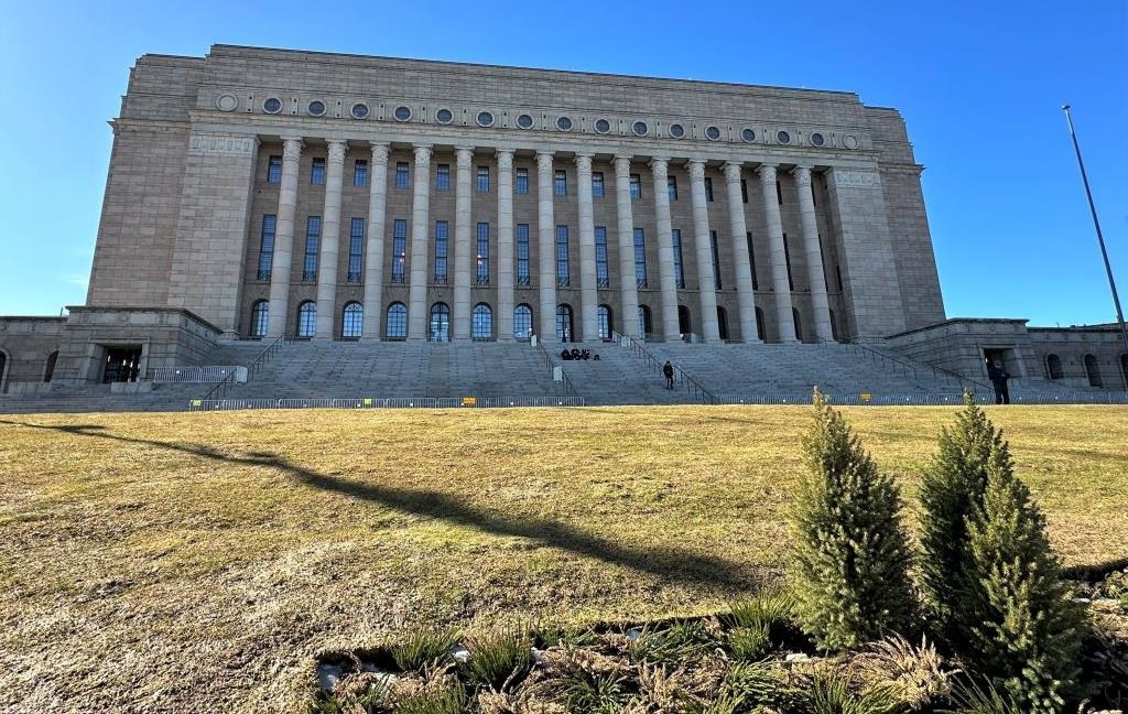 Новини світу - У будівлі парламенту Фінляндії знайшли мертвим депутата