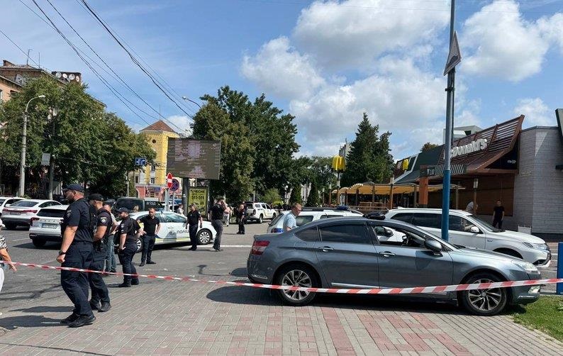 Новини України - У Черкасах чоловік відкрив стрілянину в McDonald's