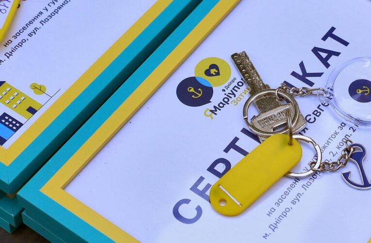 У Дніпрі маріупольці отримали житло, облаштоване Фондом Ріната Ахметова