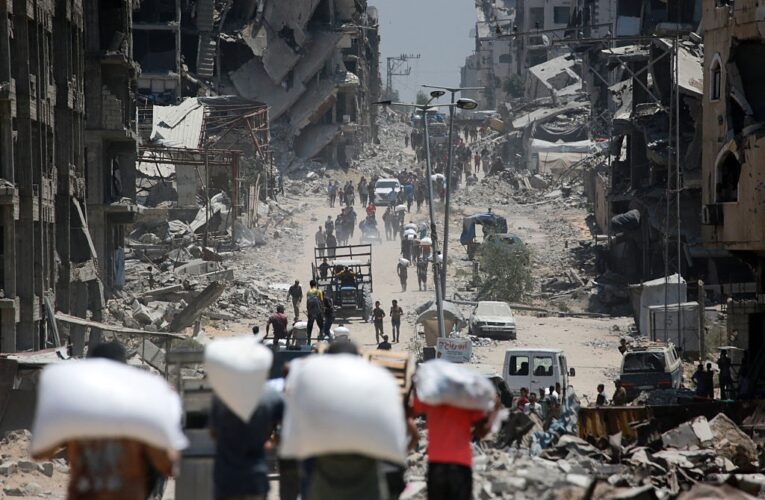 У Газі вантажівкі з гумдопомогою перекинулися на натовп: 20 загиблих