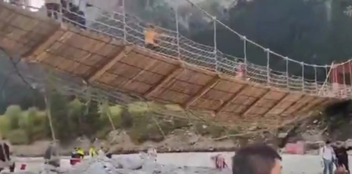 Новини світу - У Китаї обірвався підвісний міст: п’ятеро загиблих