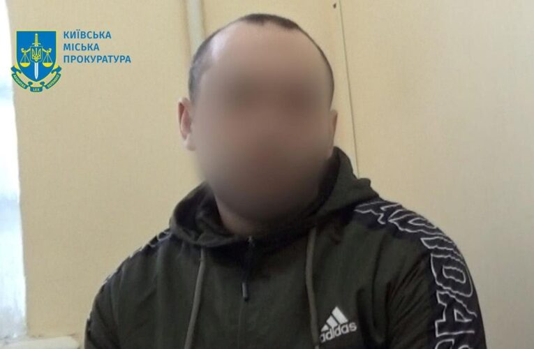 У Києві чоловік схилив дівчинку до інтимних стосунків і життя разом