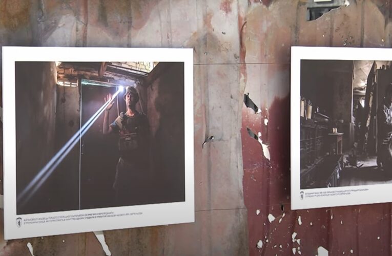 У Києві діє виставка про рік оборони Часового Яру