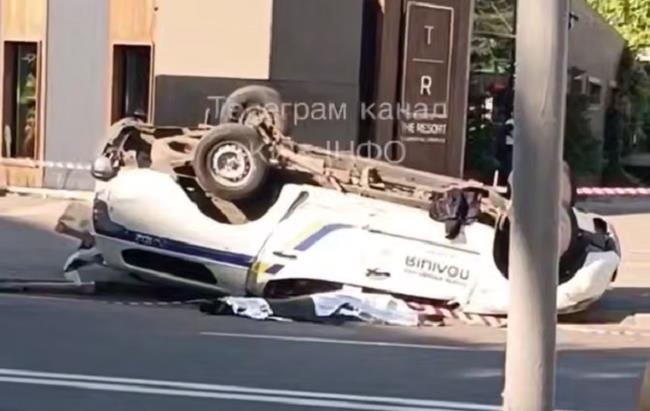 У Києві перекинулось авто поліції, є загиблий
